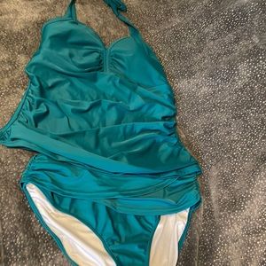 NWOT swim top size xlarge
